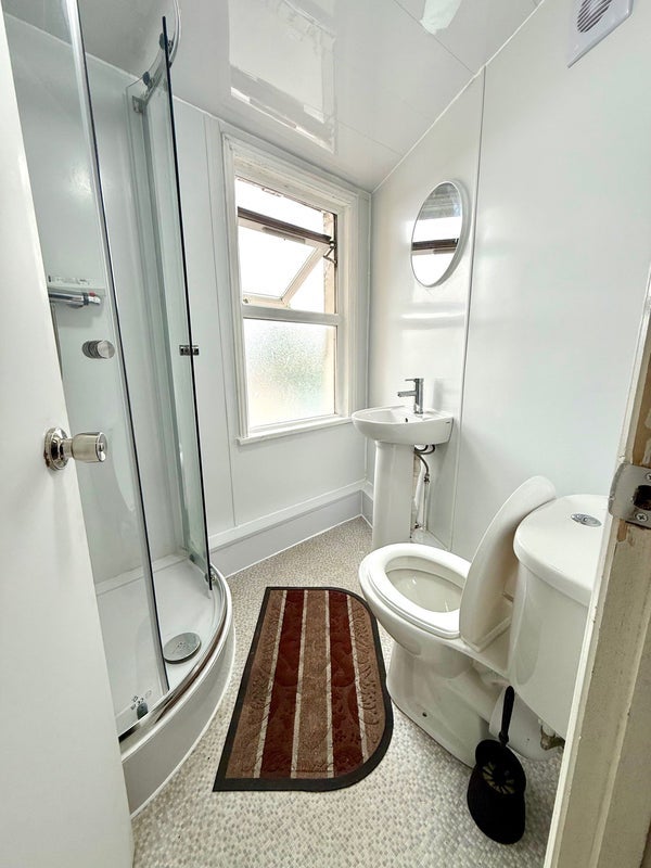 Room Cambria Road in Greater London