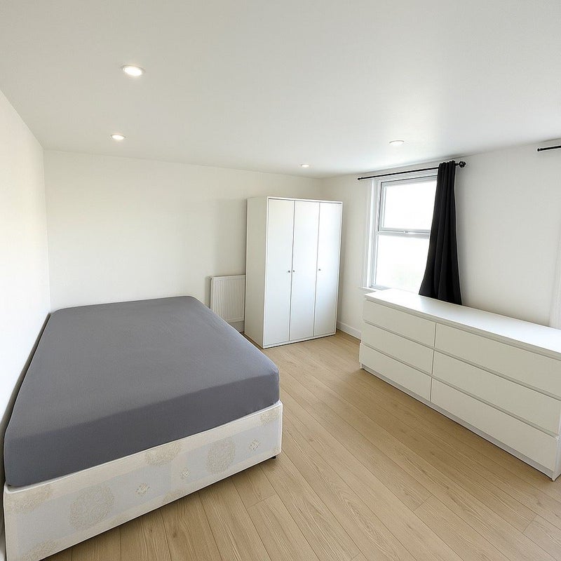 Room Cambria Road in Greater London
