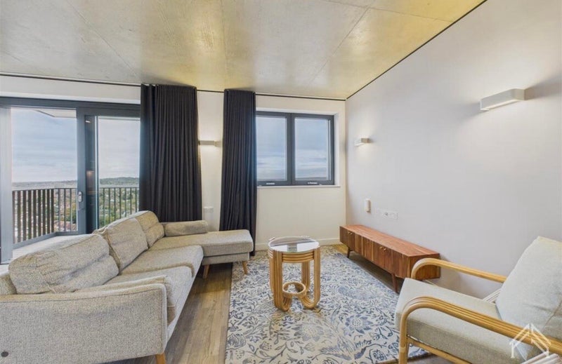 Room Wellers Way in Greater London