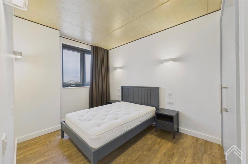 Room Wellers Way in Greater London