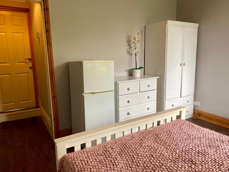 Room Himley Road in Dudley