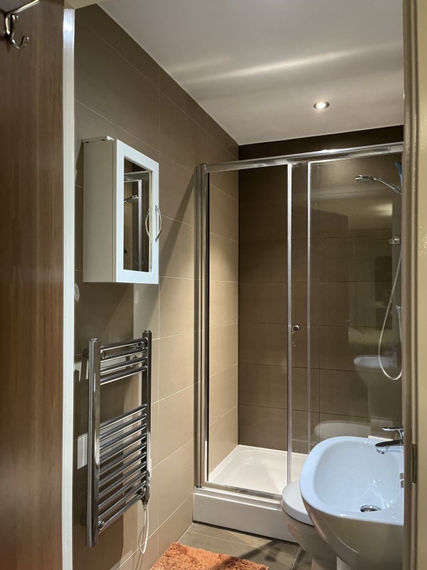 Room Sillavan Way in Salford
