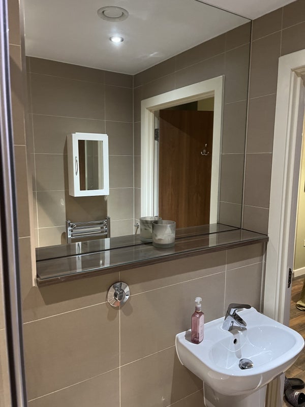 Room Sillavan Way in Salford