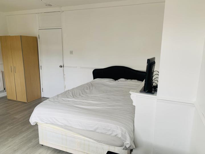 Flat Fern Street in Greater London