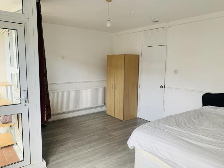 Flat Fern Street in Greater London