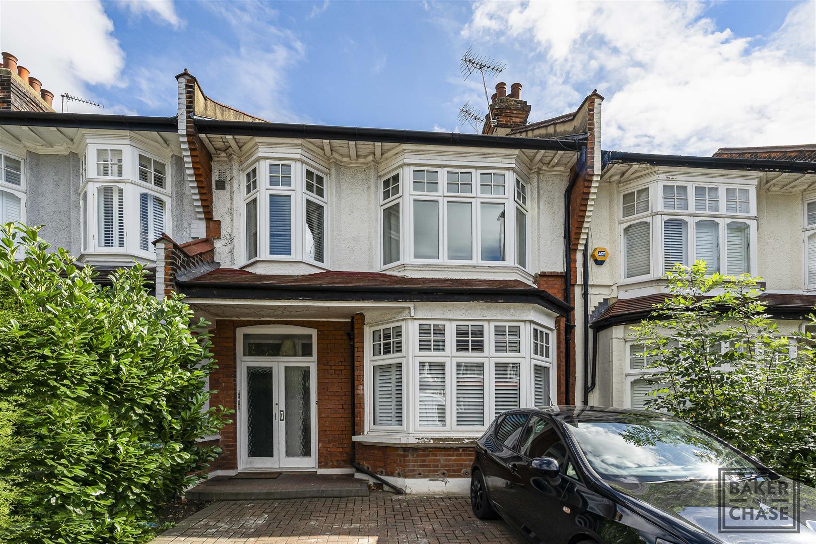 Flat Caversham Avenue in Greater London