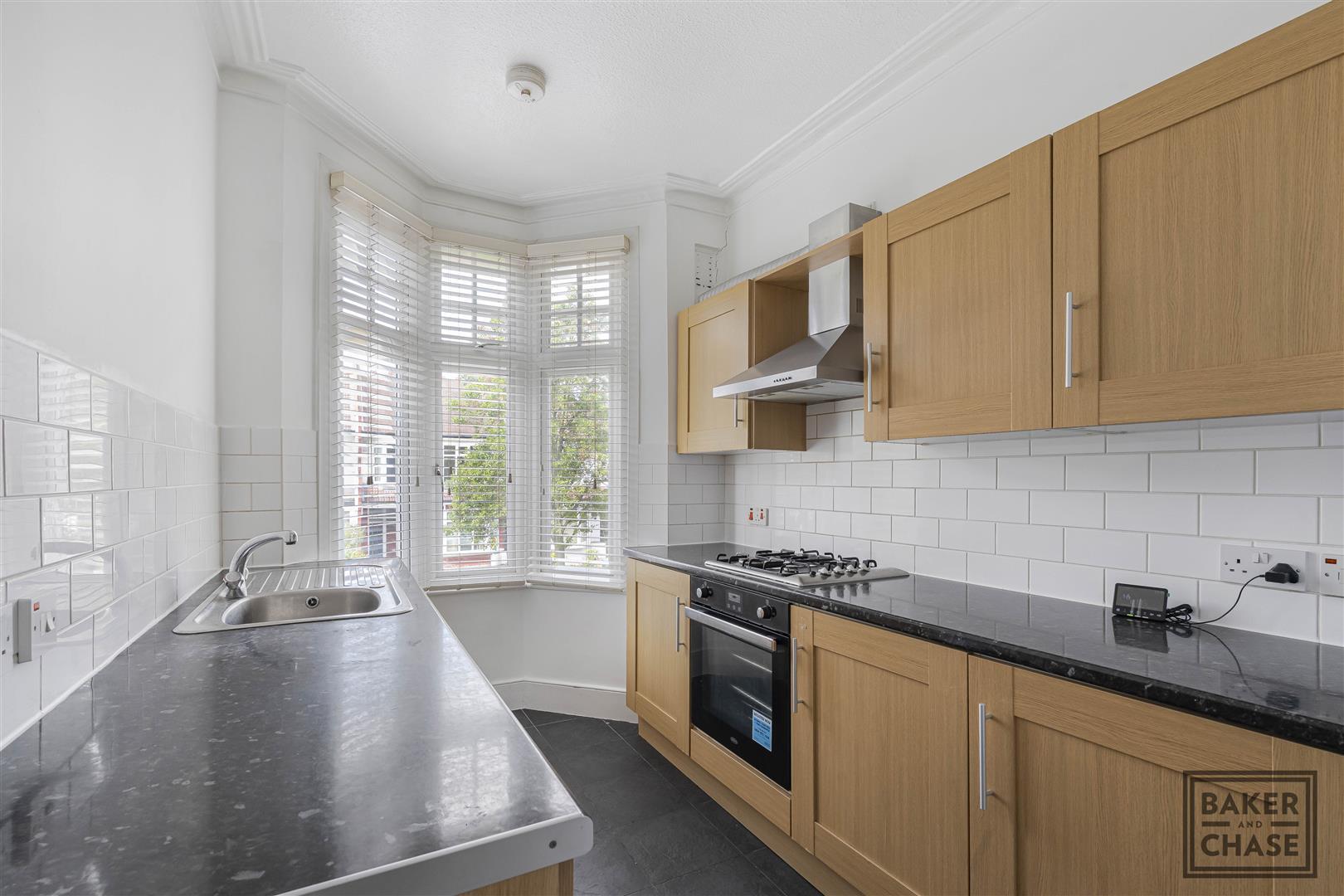 Flat Caversham Avenue in Greater London