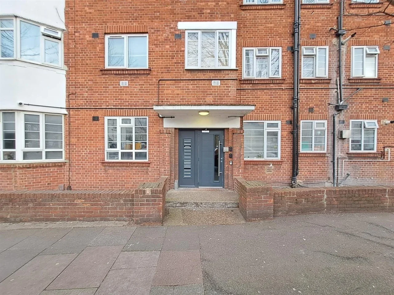 Flat The Vale in Greater London