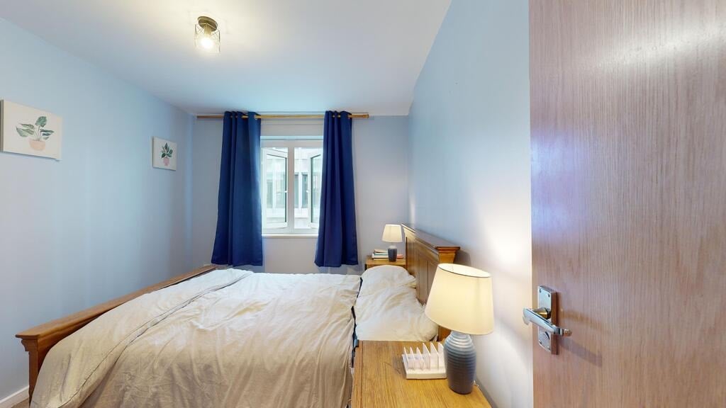Flat Putney Bridge Road in Greater London