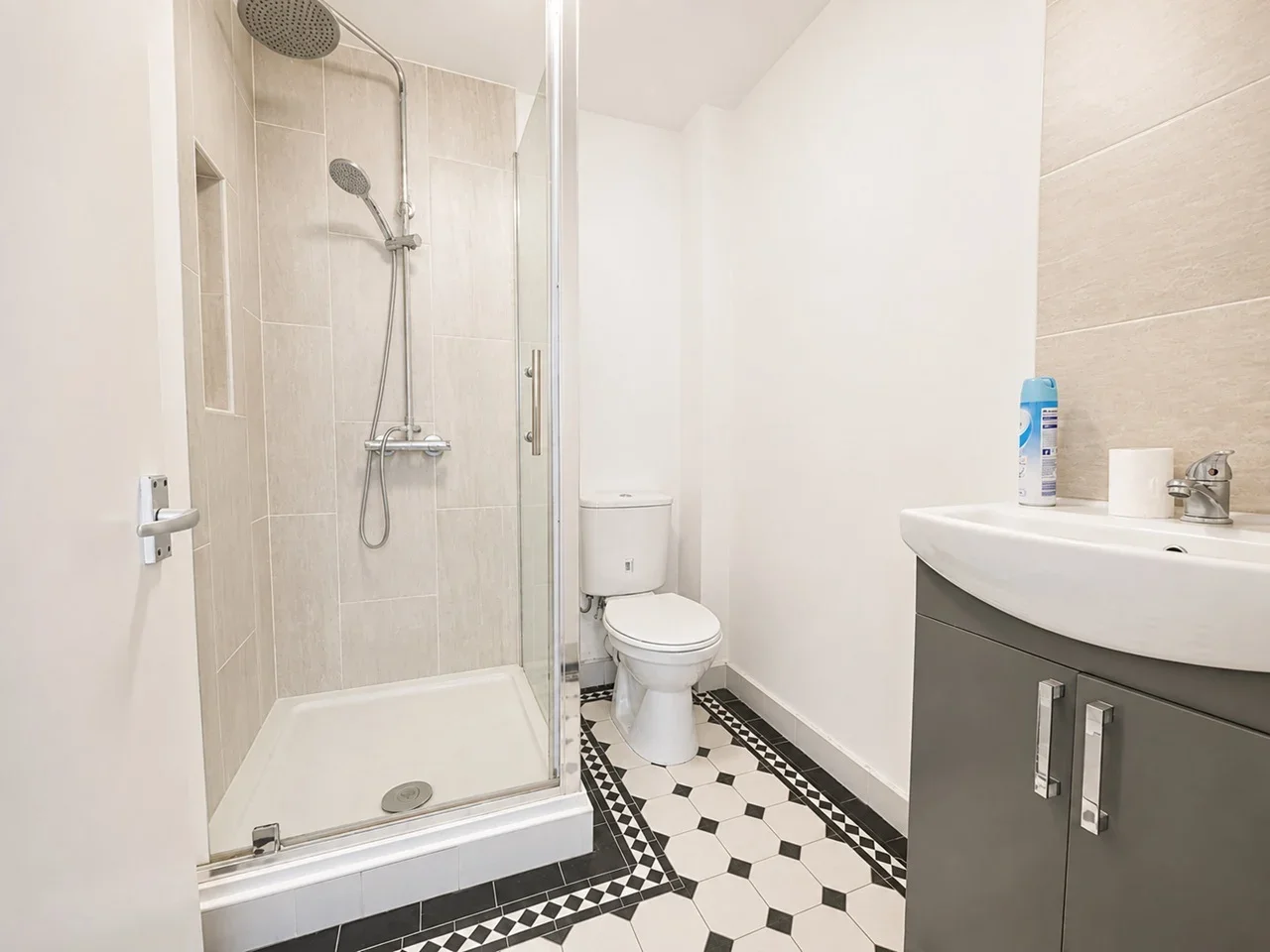 Flat Margery Park Road in Greater London