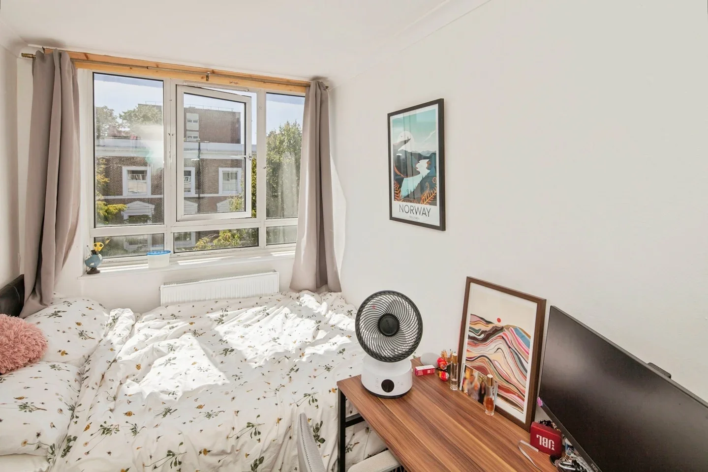 Flat Richborne Terrace in Greater London