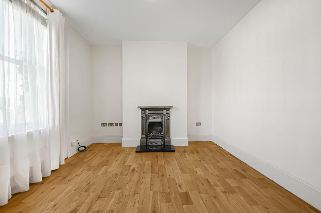 Flat Clanricarde Gardens in Greater London