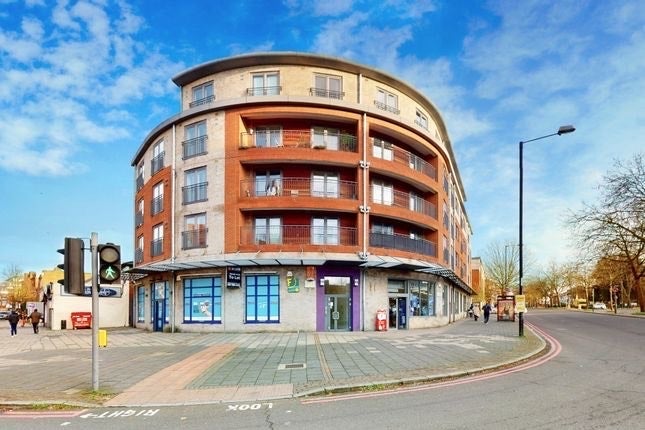 Flat Streatham Place in Greater London
