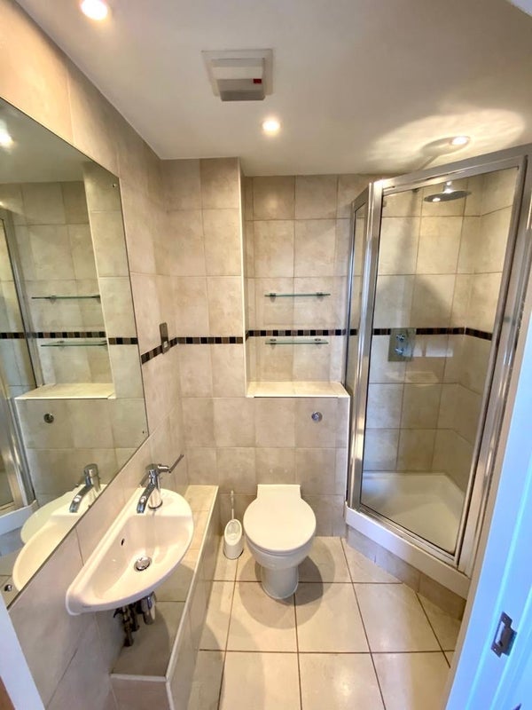 Flat Streatham Place in Greater London