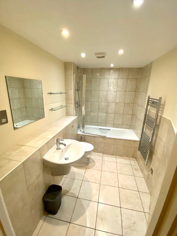 Flat Streatham Place in Greater London