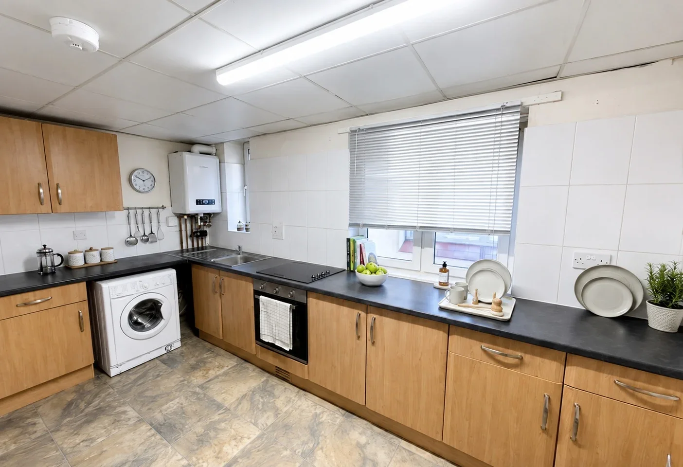 Room Ranwell Close in Greater London