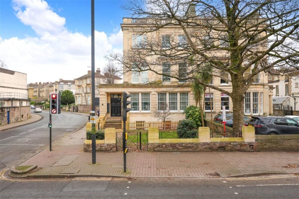 Flat Whiteladies Road in Bristol