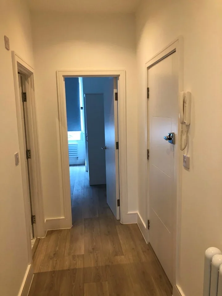 Flat Second Avenue in Greater London