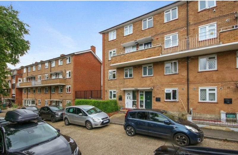 Flat Silverdale in Greater London