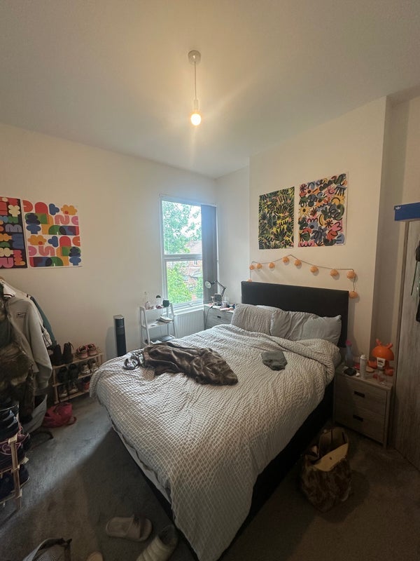 Room Abberton Road in Manchester