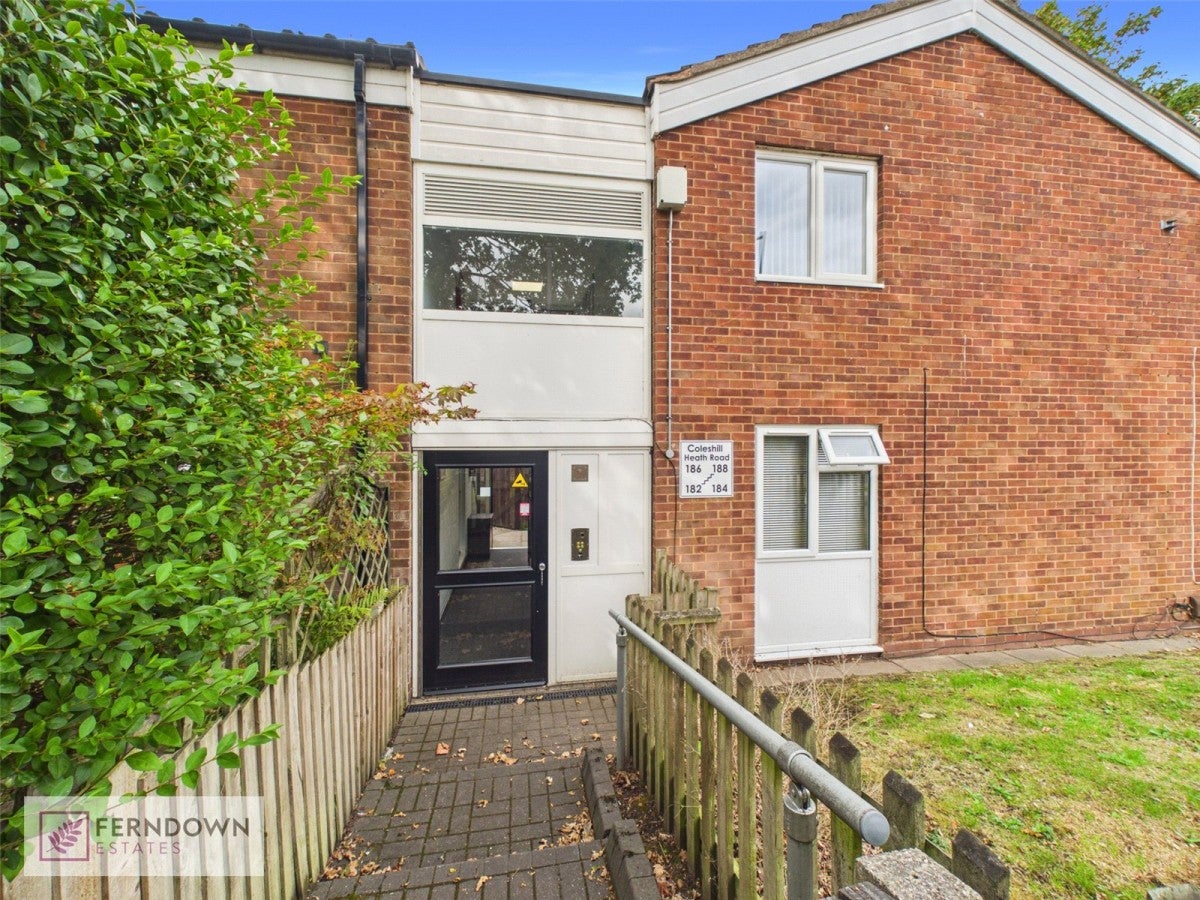 Flat Coleshill Heath Road in Metropolitan Borough of Solihull
