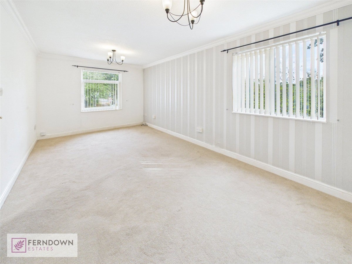 Flat Coleshill Heath Road in Metropolitan Borough of Solihull