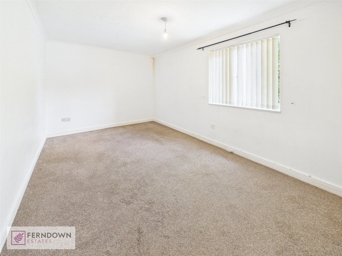 Flat Coleshill Heath Road in Metropolitan Borough of Solihull