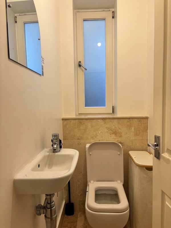 Room Voltaire Road in Greater London