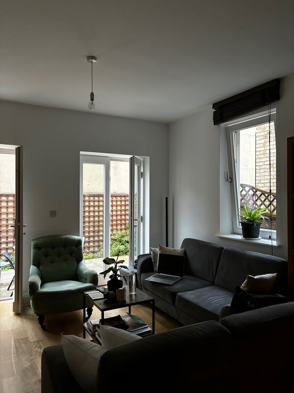 Room Voltaire Road in Greater London