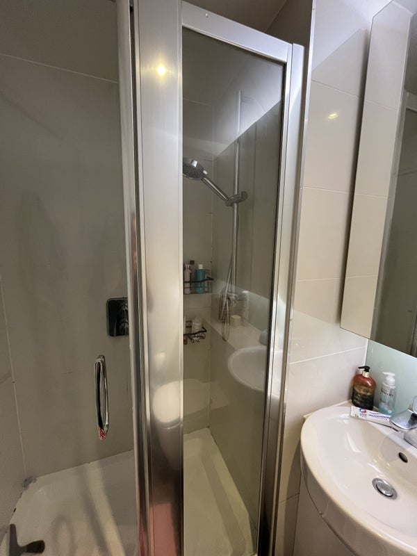 Room Elis Way in Greater London