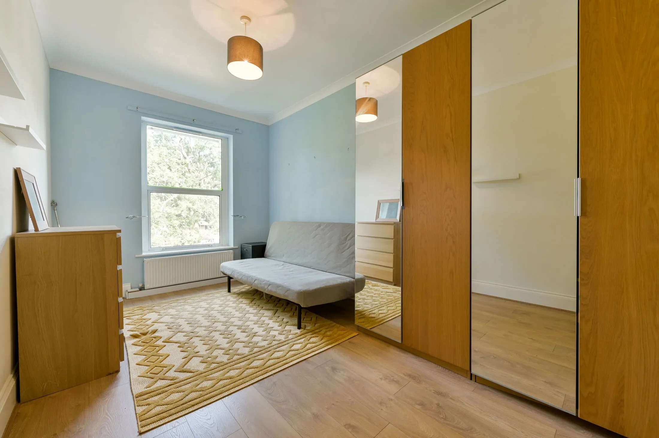 Flat Alexandra Gardens in Greater London