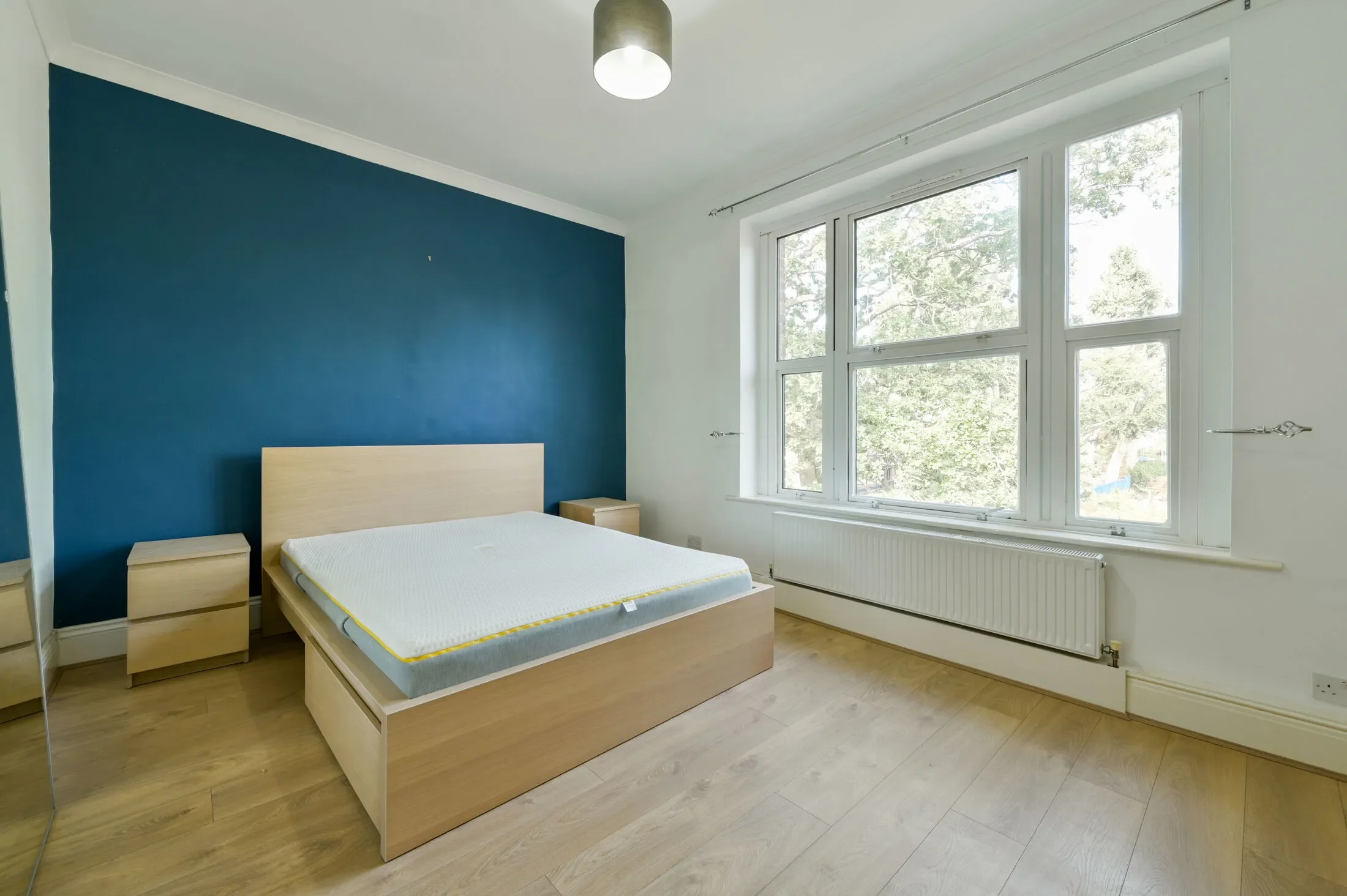 Flat Alexandra Gardens in Greater London