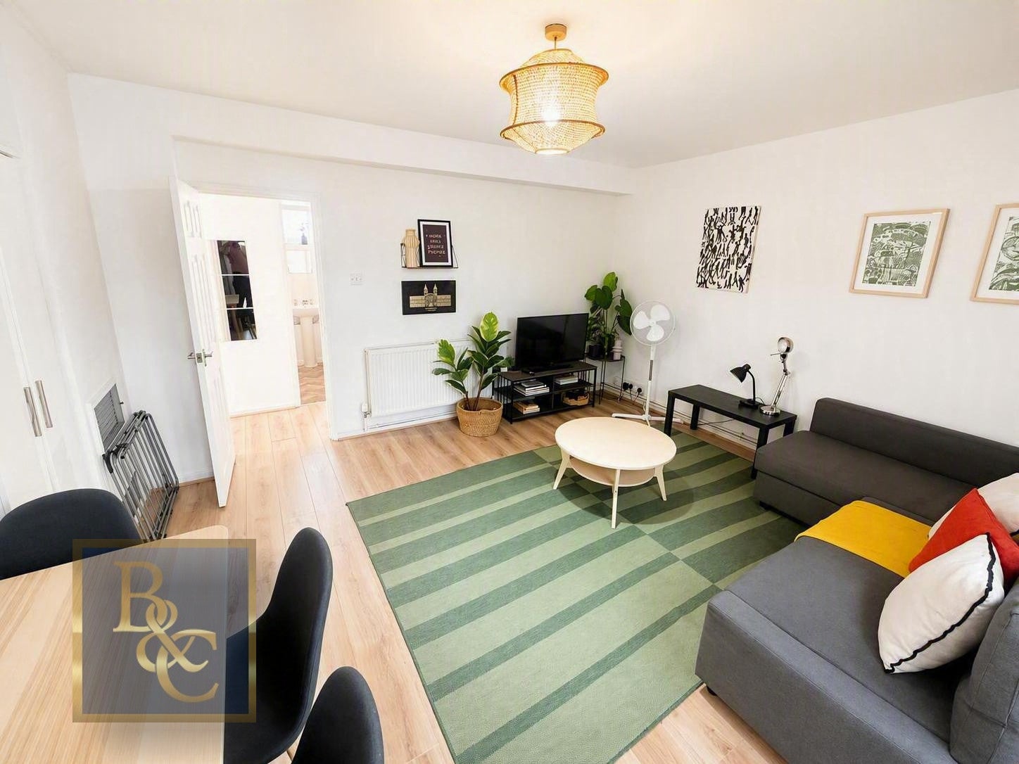Flat Compton Close in London