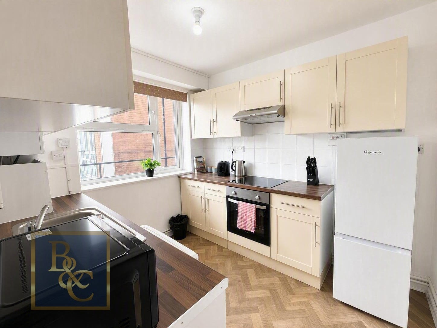 Flat Compton Close in London