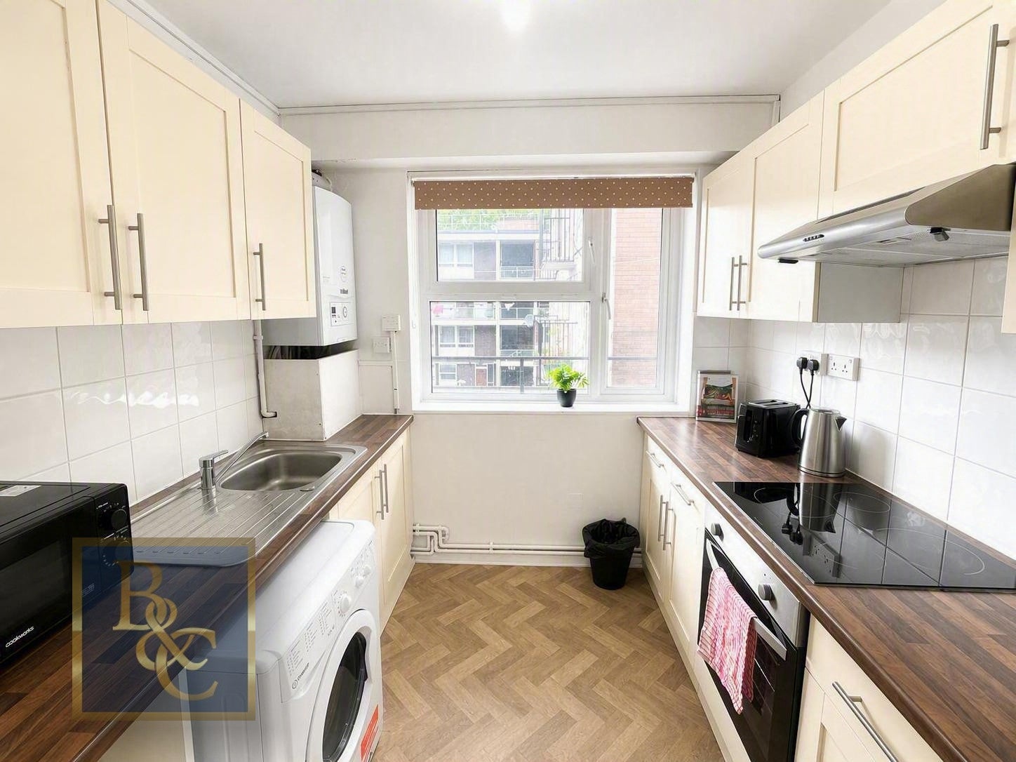 Flat Compton Close in London
