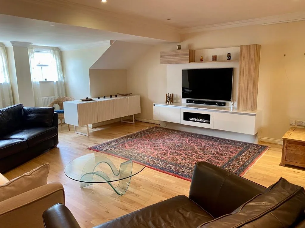 Room Old Mill Place in Wraysbury