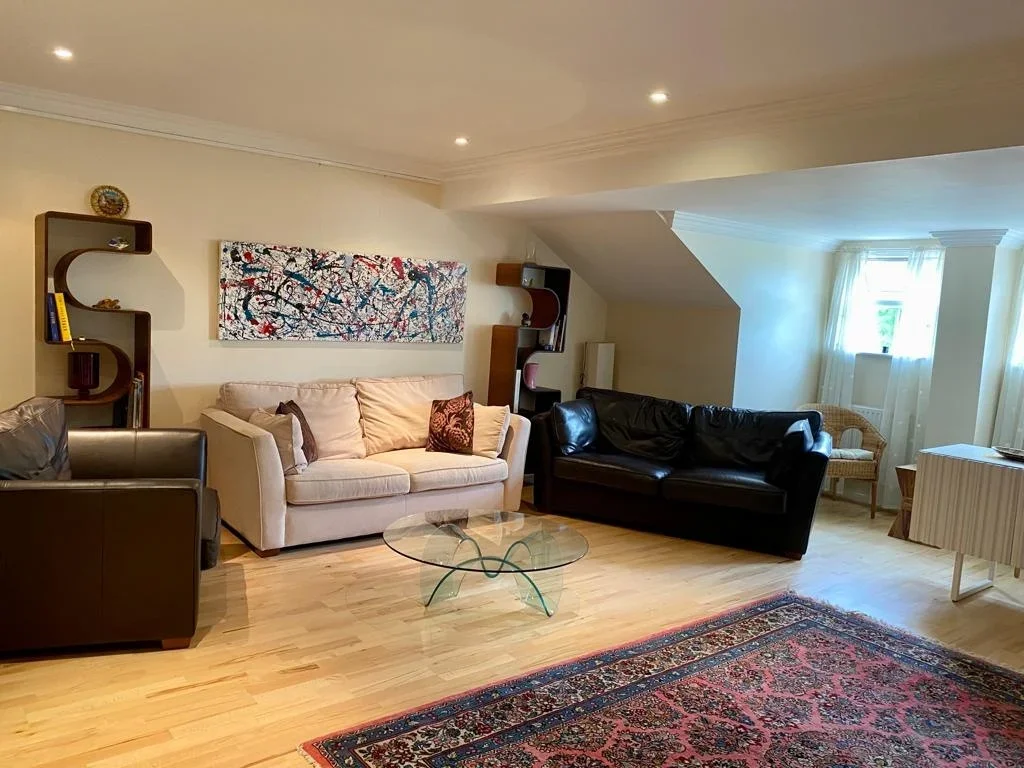 Room Old Mill Place in Wraysbury
