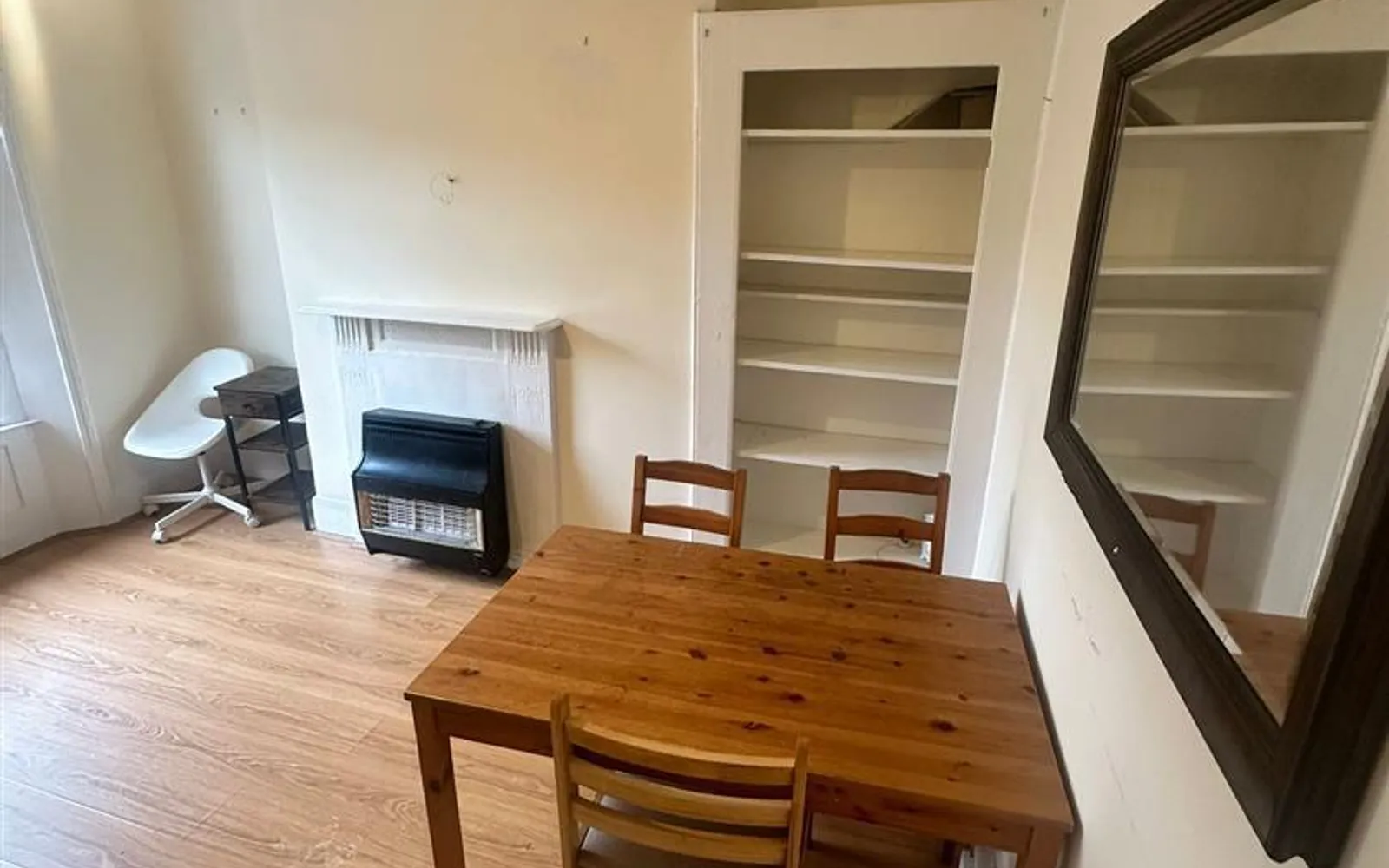 Flat Caledonian Road in Greater London