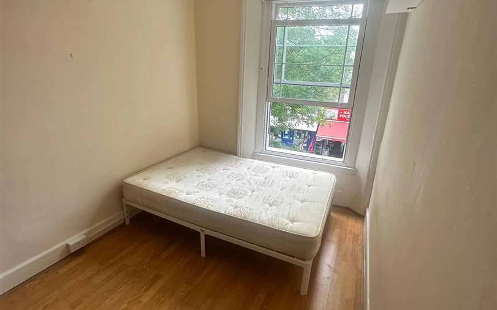 Flat Caledonian Road in Greater London