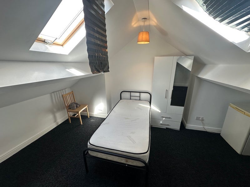 Room Plumpton Terrace in Wakefield