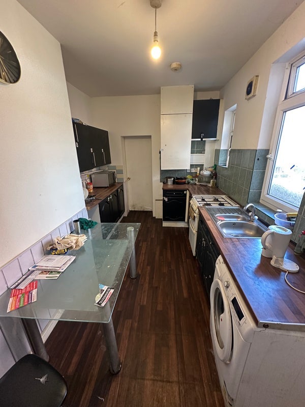 Room Plumpton Terrace in Wakefield
