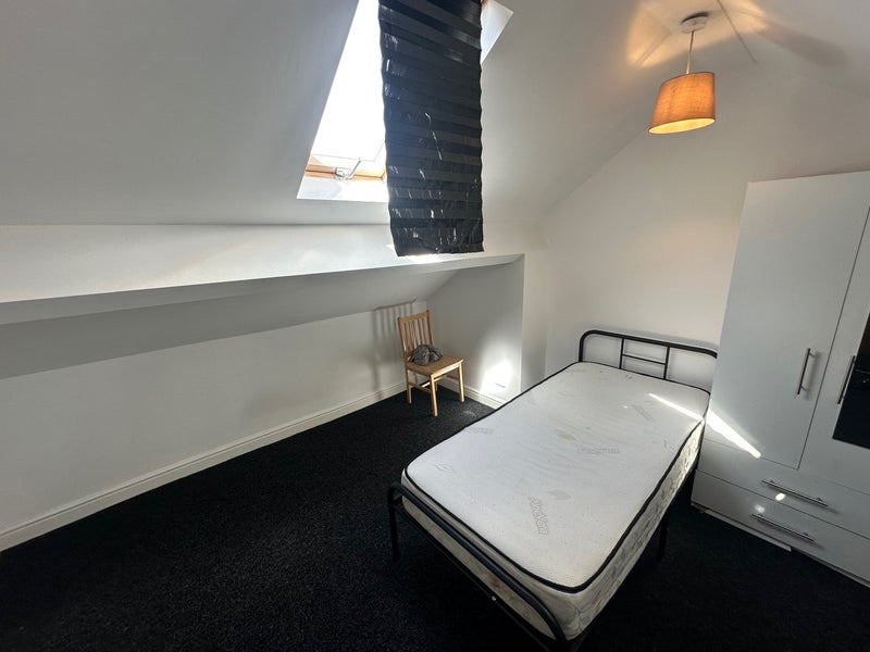 Room Plumpton Terrace in Wakefield