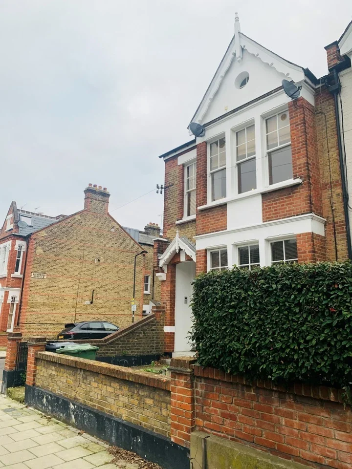 Flat Briarwood Road in Greater London