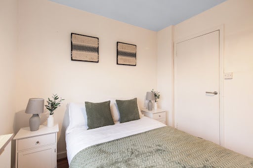 Room Seaford Road in Greater London