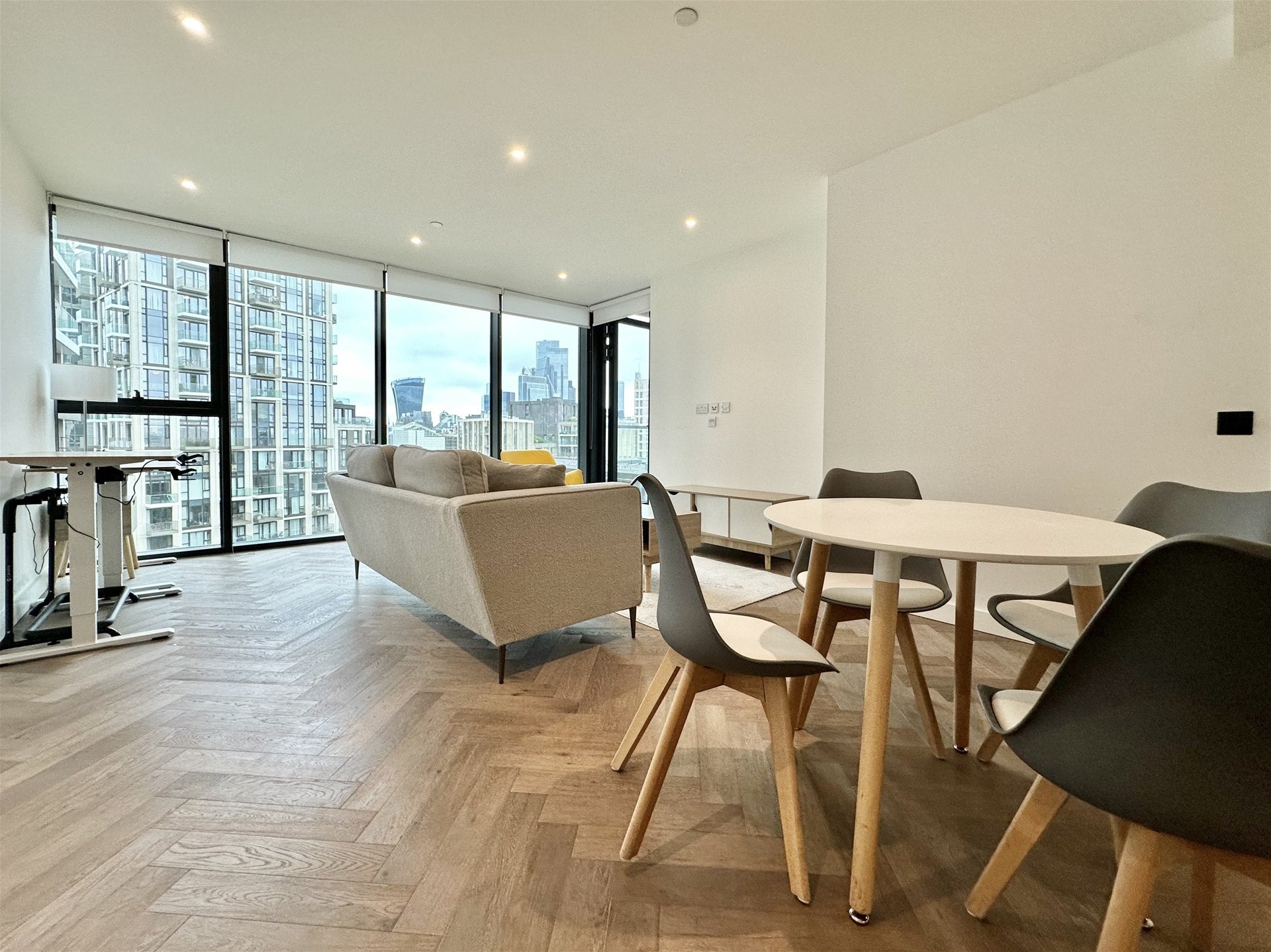 Flat Merino Gardens in Greater London
