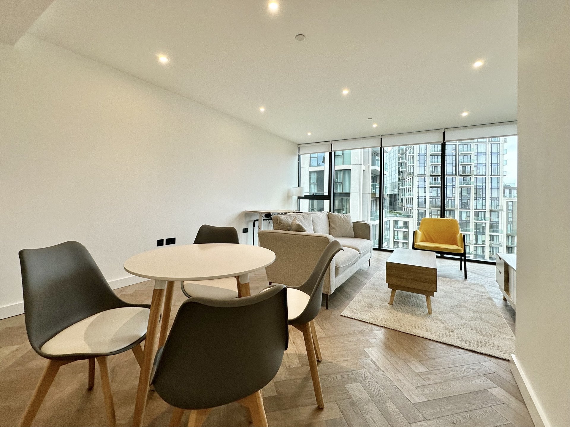 Flat Merino Gardens in Greater London