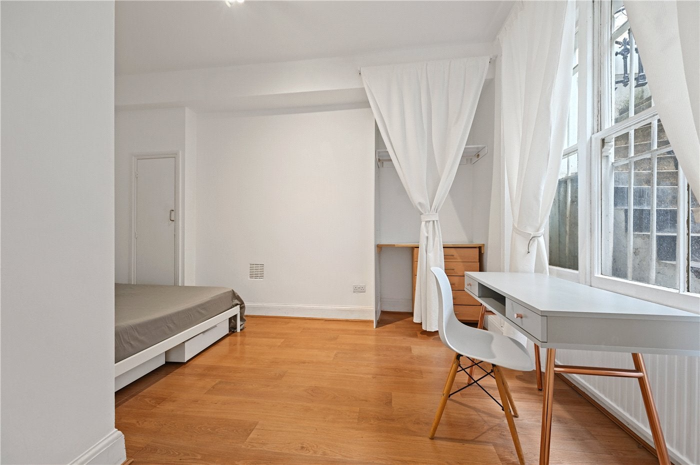 Flat Clanricarde Gardens in Greater London