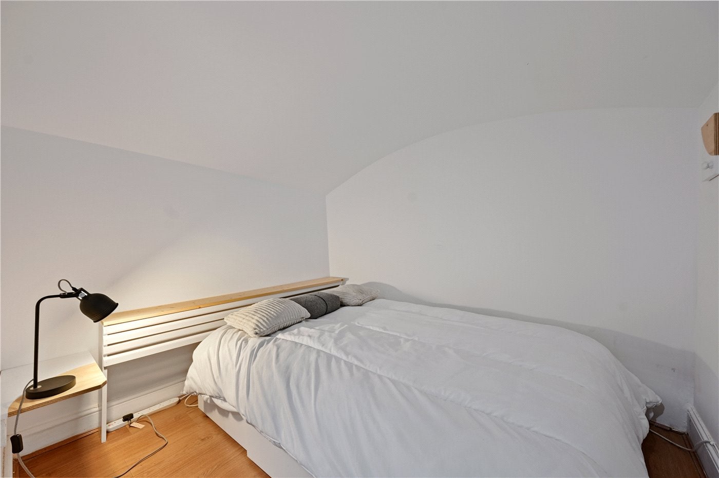 Flat Clanricarde Gardens in Greater London