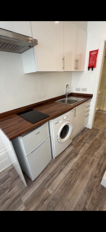 Flat Clanricarde Gardens in Greater London