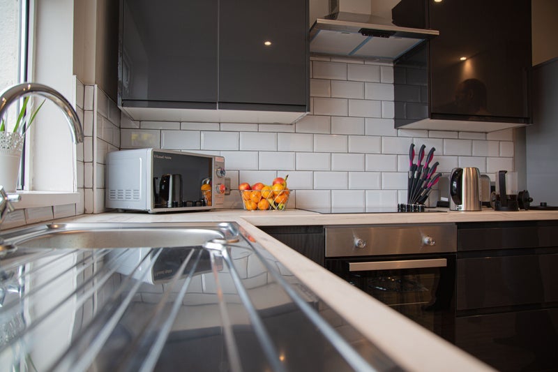 Room Greenfield Avenue in Bradford